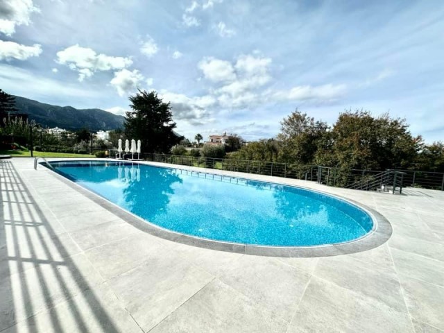 🔥Girne Yeşiltepe'de Kiralık Büyük Ortak Havuzlu, Çocuk Oyun Alanlı, Modern ve Yeni 3 yatak odalı villa!☀️