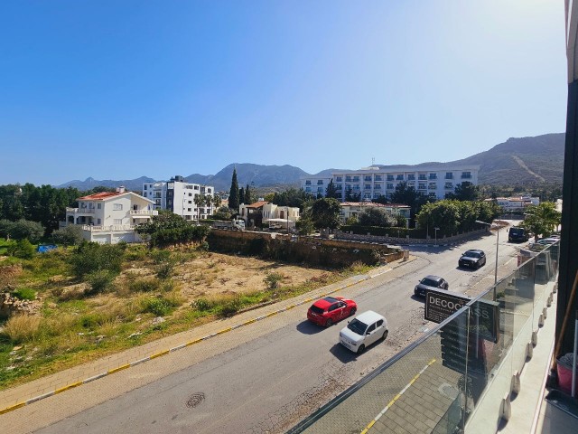 1+1 Apartment mit Berg- und Meerblick