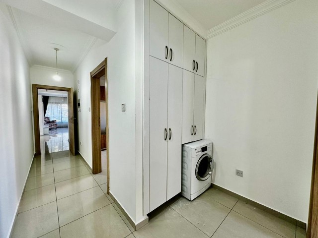 Girne Şehir Merkezinde Kiralık Konforlu 3+1