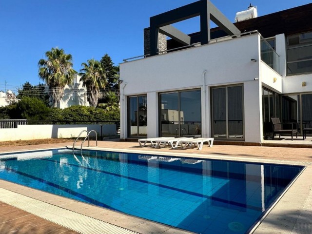 3+1 villa with pool for rent in Çatalköy, within walking distance to the sea