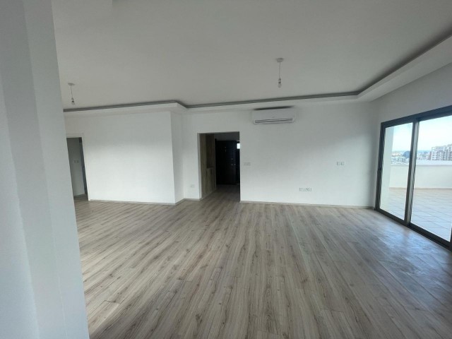 Новая квартира 3+1 на продажу в центре Кирении