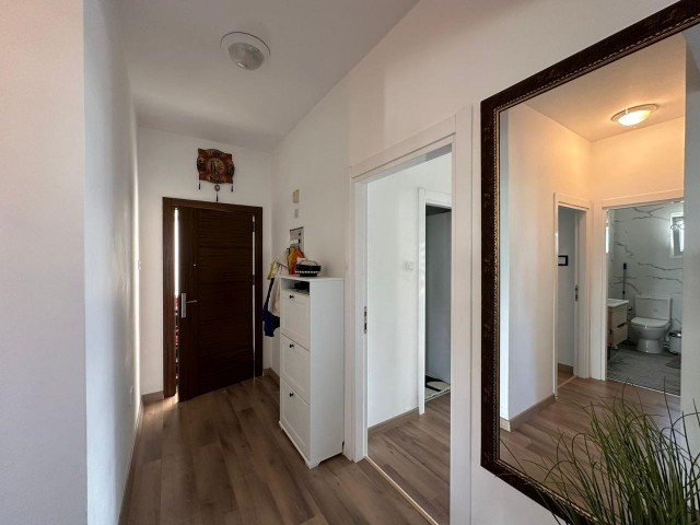 Geräumiges, komplett renoviertes Apartment mit 2 Schlafzimmern in Küstenlage