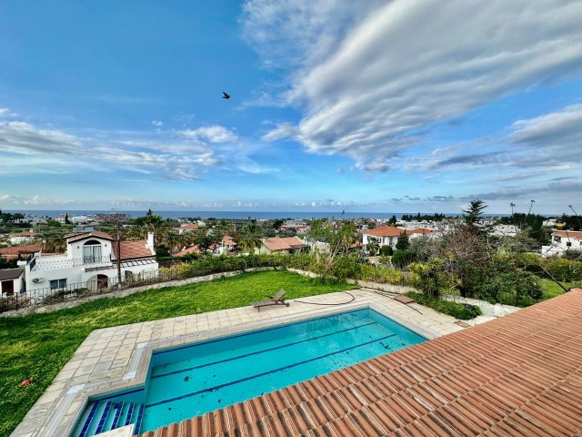 Charmante 3+1-Villa mit privatem Pool, Schuppen und herrlichem Meerblick in Çatalköy