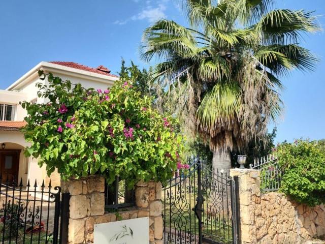 🔥3+1 Villa with a Big Garden &  Swimming Pool for Rent in Zeytinlik, Kyrenia!☀️