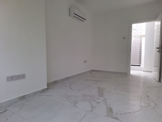 *TEK YETKİLİ* - Girne Merkez'de 3+1 Kiralık Dükkan