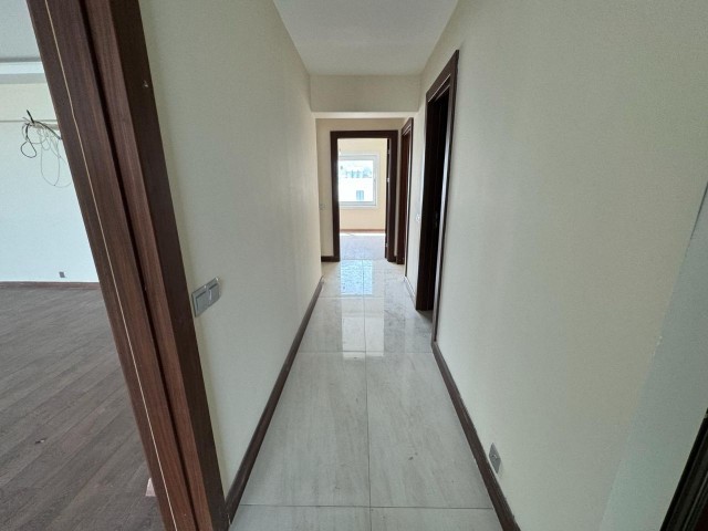 Girne Merkez'de Denize Sıfır Satılık 3+1 Daire