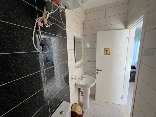 Unsere 1+1 Wohnung mit Pool und Garten, nur wenige Gehminuten vom Elexus Hotel entfernt, wartet auf Sie als Mieter!