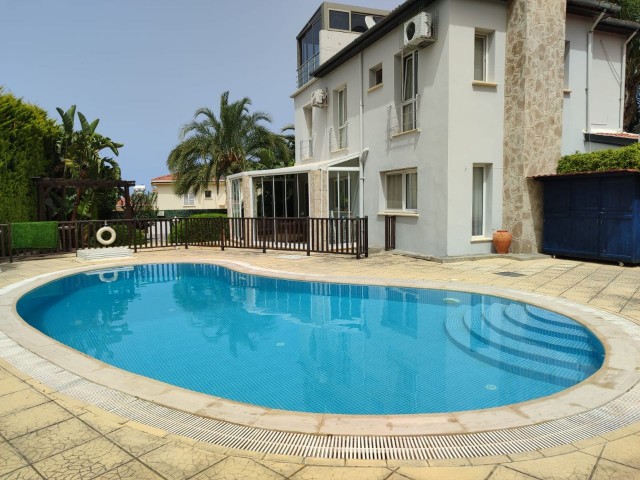 Villa mit privatem Pool in perfekter Lage