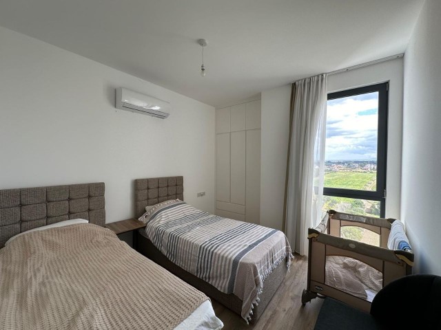 Geräumige Maisonette-Wohnung mit 2 Schlafzimmern, komplett möbliert, mit türkischem Titel
