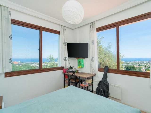*Alleinvertreter* – Anwesen mit 4 Schlafzimmern und Panoramablick auf das Meer in Bellapais
