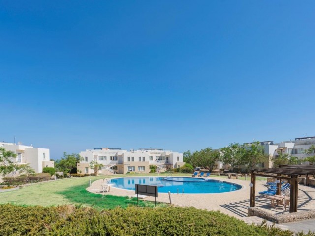 Apartment am Pool mit 3 Schlafzimmern und Terrasse mit Gartenblick – *EINZELNER EINGANG*