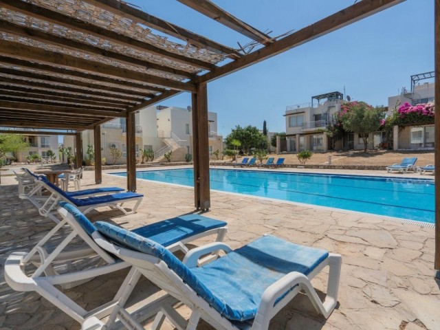 Apartment am Pool mit 3 Schlafzimmern und Terrasse mit Gartenblick – *EINZELNER EINGANG*