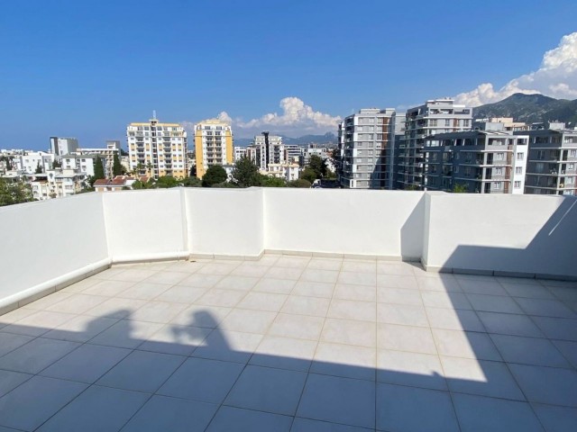 Luxury penthouse 2+1 for rent in Girne in city centre with sea views 