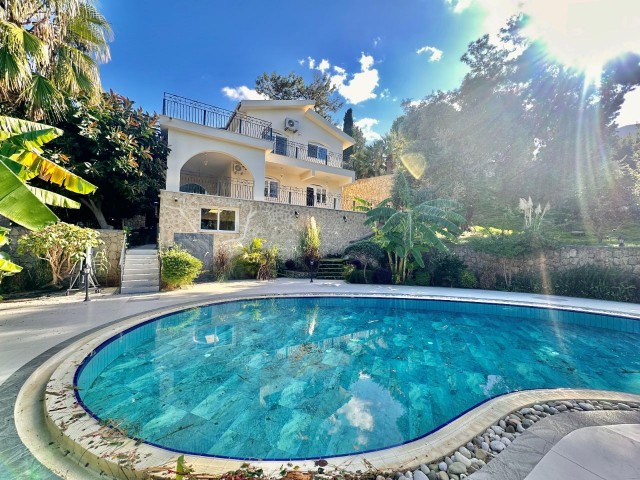 Beautiful 4 Bedroom Villa with Pool and Lush Garden in Bellapais