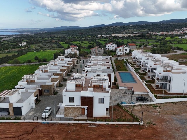 Neue Wohnung am Pool in Erenköy mit Meer- und Bergblick