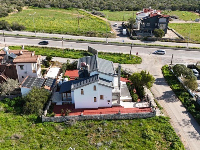 Yeniboğaziçi, Anayol Üzeri Ticari ve Sürekli Yaşam Potansiyelli Köşe Villa 