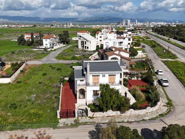 Corner Villa with Commercial and Permanent Living Potential on Yeniboğaziçi Main Road