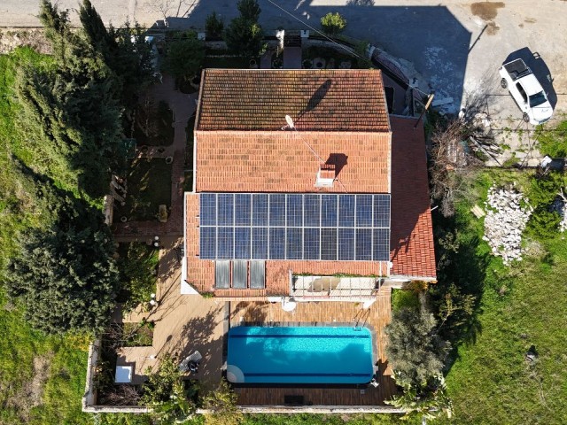 Yeniboğaziçi, 4+2 freistehende Villa mit Pool, komplett möbliert