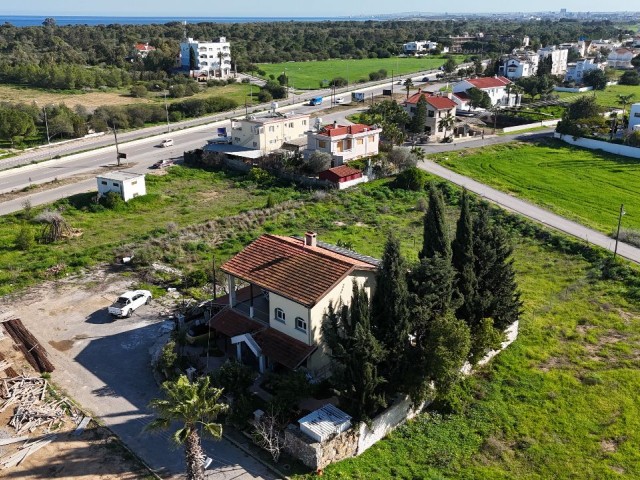 Yeniboğaziçi, 4+2 freistehende Villa mit Pool, komplett möbliert