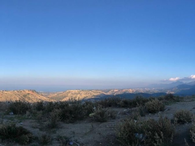 18,5 Hektar Land zum Verkauf, mit Meer- und Bergblick, an der Kyrenia-Famagusta ROAD, ZERO TO THE ROAD.