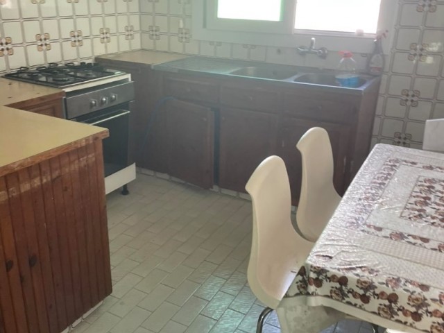 3+1 FULLY FURNISHED SPACIOUS RENTAL FLAT WITH A GREAT LOCATION AROUND PIA BELLA IN KYRENIA CENTER..