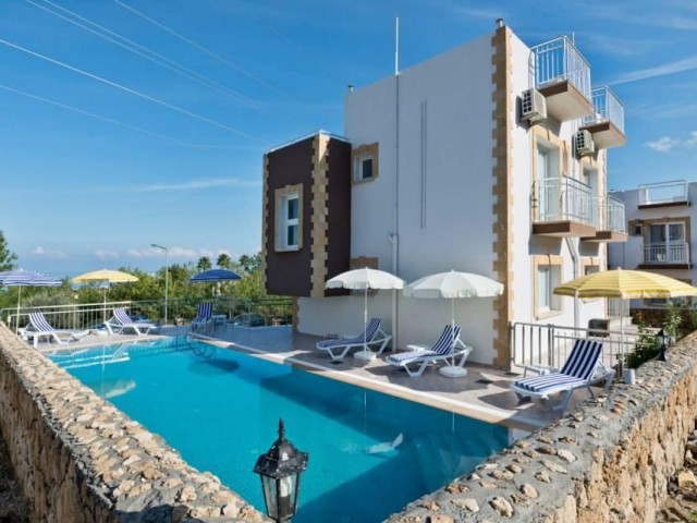 4+1 VILLA ZUR TÄGLICHEN VERMIETUNG MIT PRIVATEM POOL, ATEMBERAUBENDER AUSSICHT UND GROSSER TERRASSE IN GIRNE OZANKÖY.