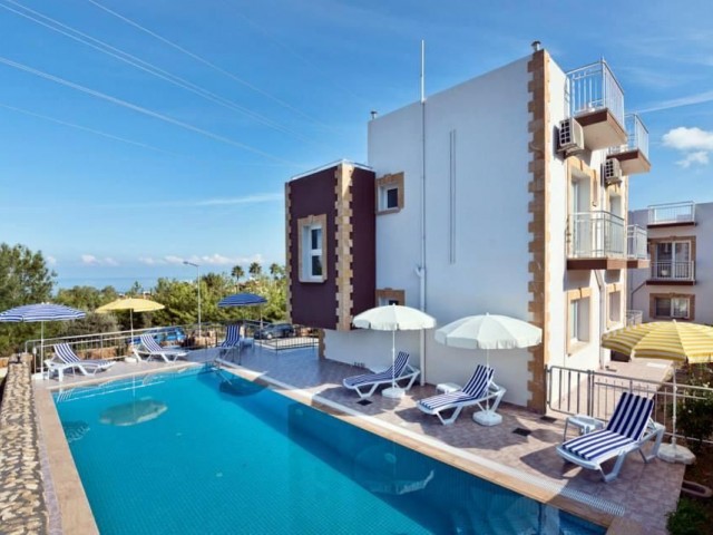 4+1 VILLA ZUR TÄGLICHEN VERMIETUNG MIT PRIVATEM POOL, ATEMBERAUBENDER AUSSICHT UND GROSSER TERRASSE IN GIRNE OZANKÖY.