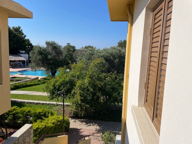 3+1 FULLY FURNISHED FLAT FOR RENT IN THE ÇATALKÖY REGION OF KYRENIA WITH MANY ADVANTAGES SUCH AS A SITE WITH A POOL, A CHILDREN'S PARK, GARDEN MAINTENANCE AND DOUBLE BALCONIES..