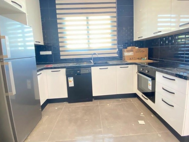 1+1 FLAT FOR SALE IN KYRENIA CENTRAL ASLANLI VILLA AREA WITH SOCIAL FACILITIES SUCH AS SWIMMING POOL AND GYM, FULLY FURNISHED INCLUDING DISHWASHER, SPACIOUS AND SPACIOUS WITH ELEVA