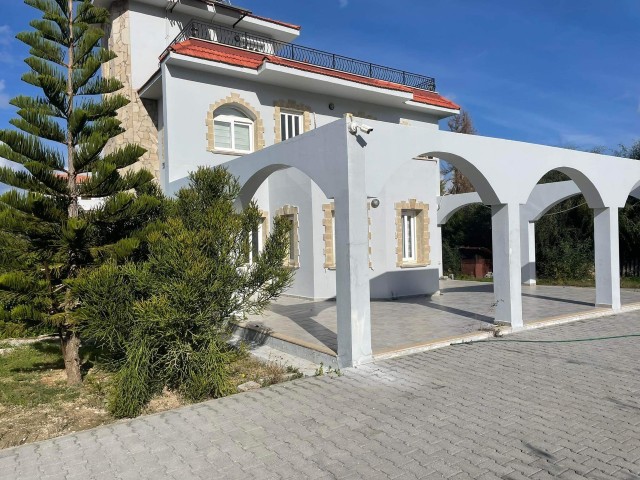 STUNNING TRIBLEX VILLA, WHICH HAS A UNIQUE NATURE AND SEA VIEW TOGETHER, FASCINATING ALL VISITORS WITH ITS NEARLY 1-DEC GARDEN AND LARGE TERRACE✨ 4 BEDROOM FULLY FURNISHED AIR CONDITIONED VILLA FOR RENT IN ÇATALKÖY REGION..