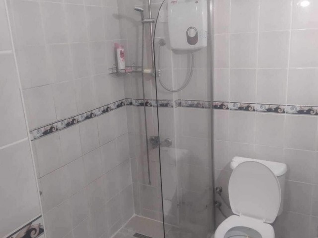 GİRNE’NİN MERKEZİ KONUMUNDA CAFE PASCUCCİ BÖLGESİNDE ŞEHİR MANZARALI PENTHOUSE 2+1 FULL EŞYALI KİRALIK DAİRE..