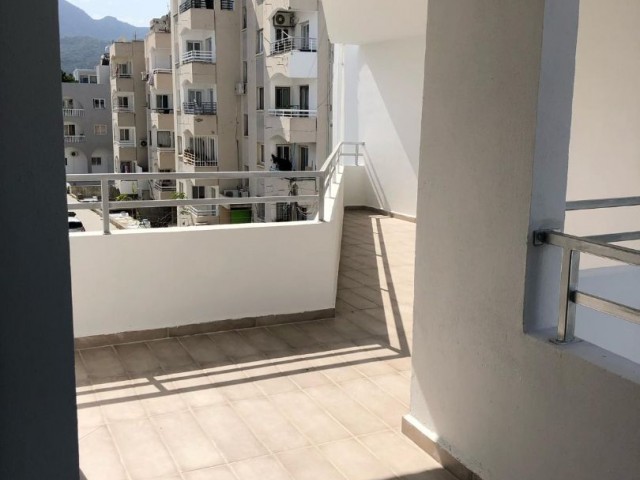 3+1 KOMPLETT MÖBLIERTE NEUE WOHNUNG ZU VERMIETEN IM KYRENIA-ZENTRUM, GANZ NAHE AM MEER MIT TOLLEM MEERBLICK