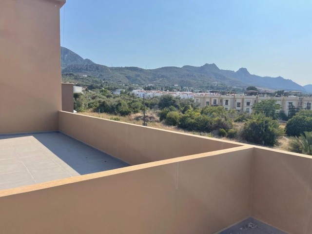 2+1 FULLY FURNISHED FLAT WITH A GREAT VIEW AND ITS OWN PRIVATE TERRACE FOR RENT IN A SITE WITH A SWIMMING POOL, CLOSED PARKING PARKING IN GIRNE DOĞANKÖY AREA.