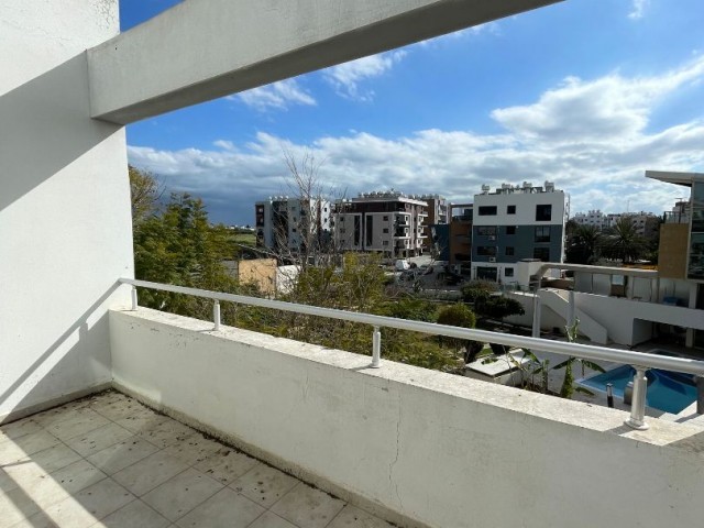 Gelegenheit Triplex Villa in Küçük Kaymaklı 158.000 stg türkischer Titel