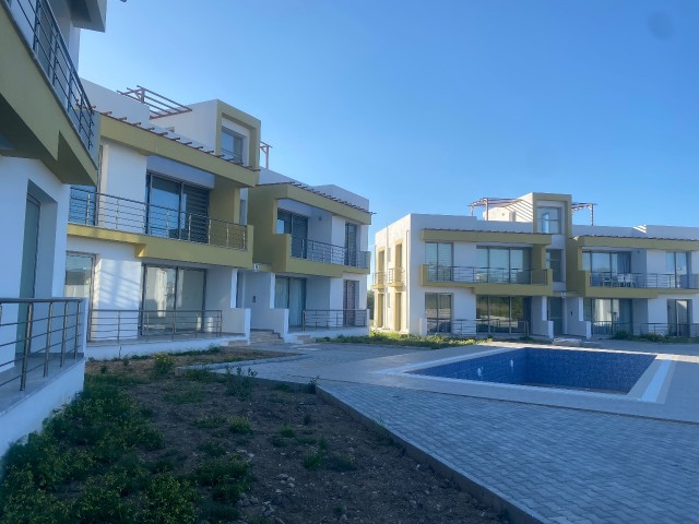 2+1 Апартаменты для продажи на площадке с бассейном в Кирении Алсанджак ** 
