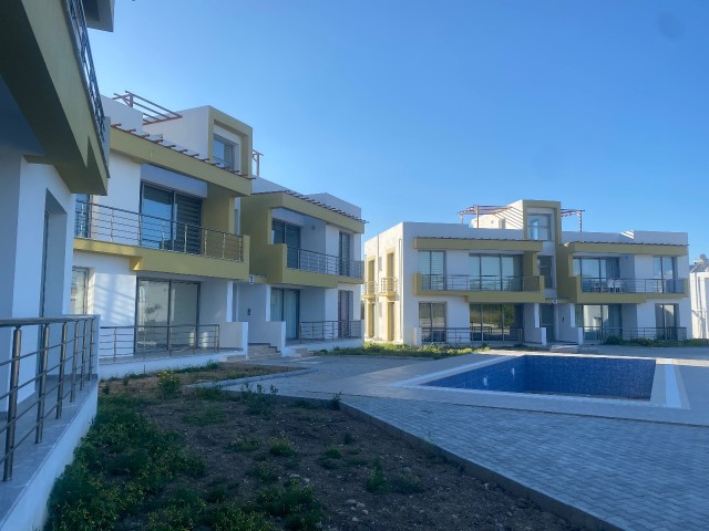 2+1 Flats for Sale in a Complex with Pool in Alsancak, Kyrenia ** 