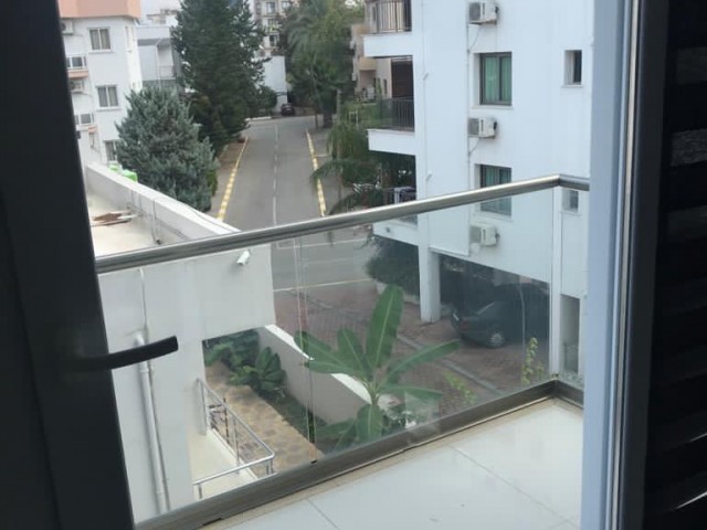 Kyrenia Zentrum 2 + 1 Wohnung Zu Verkaufen ** 