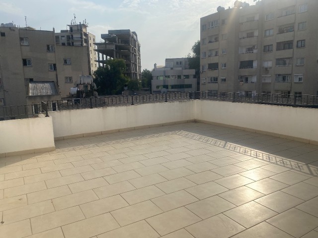 Lefkoşa Marmara Bölgesinde 3+1 Eşyalı Penthouse