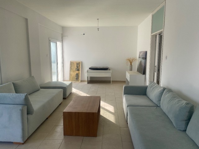 Lefkoşa Marmara Bölgesinde 3+1 Eşyalı Penthouse