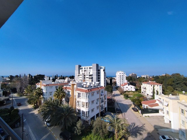 Kyrenia Turk Mahallesi Meerblick 2+1 Wohnung zur Miete