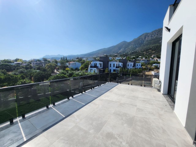 ATEMBERAUBENDE VILLA MIT MEER- UND BERGBLICK IN DER REGION KYRENIA LAPTA