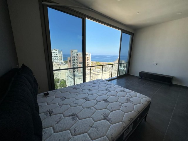 Luxuriöses 3+1-Penthouse zur Miete am Meer mit herrlicher Aussicht im Zentrum von Kyrenia