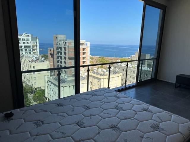 Luxuriöses 3+1-Penthouse zur Miete am Meer mit herrlicher Aussicht im Zentrum von Kyrenia