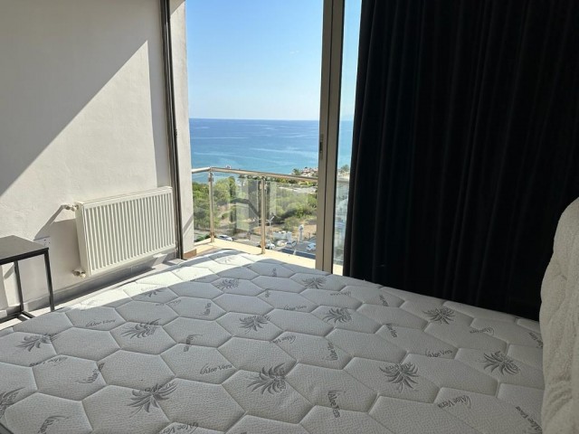 Luxuriöses 3+1-Penthouse zur Miete am Meer mit herrlicher Aussicht im Zentrum von Kyrenia