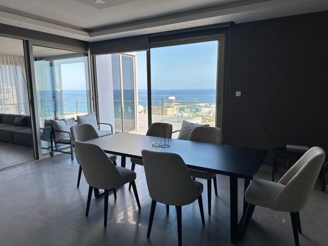 Luxuriöses 3+1-Penthouse zur Miete am Meer mit herrlicher Aussicht im Zentrum von Kyrenia