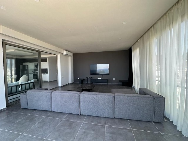 Luxuriöses 3+1-Penthouse zur Miete am Meer mit herrlicher Aussicht im Zentrum von Kyrenia