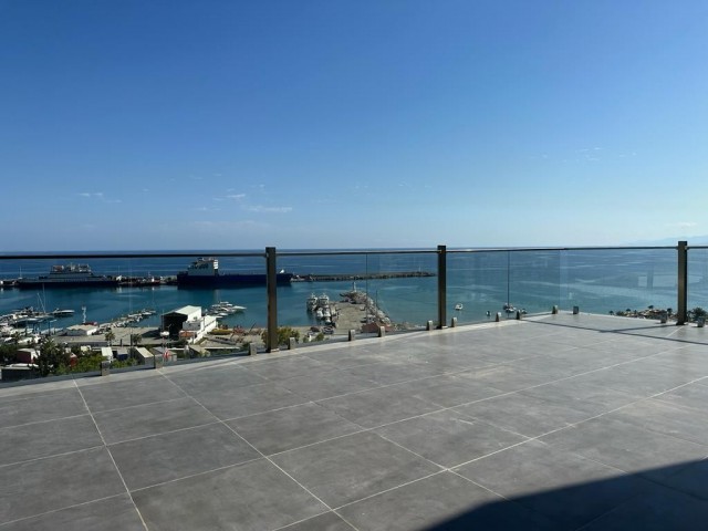 Luxuriöses 3+1-Penthouse zur Miete am Meer mit herrlicher Aussicht im Zentrum von Kyrenia