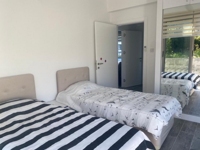 Girne Alsancak Havuzlu Sitede Satılık 2+1 Daire 