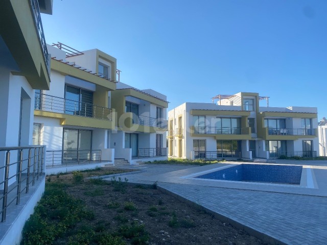 Girne Alsancak Havuzlu Sitede Satılık 2+1 Daire 