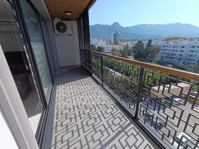 Luxuriöse 3+1-Wohnung zur Miete am Meer im Zentrum von Kyrenia